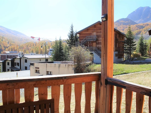 Cozy Studio Chalet Style, Sleeps 2, Close to Shops and Slopes at Vars Les Claux