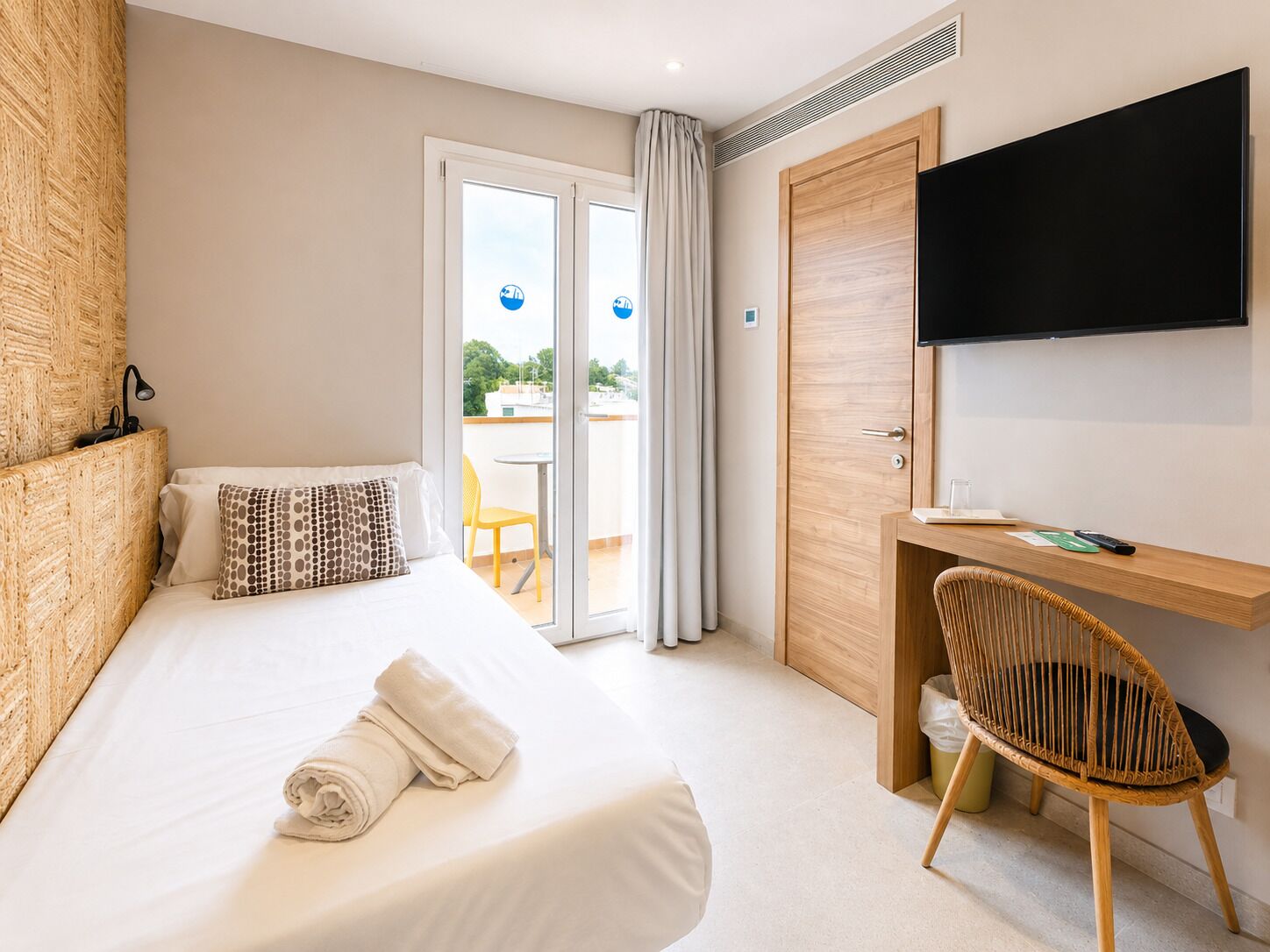 Standard Single Room, Balcony, Annex Building | Minibar, desk, blackout curtains, iron/ironing board