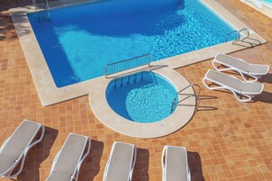 Seasonal outdoor pool, open 8:30 AM to 7:00 PM, pool umbrellas