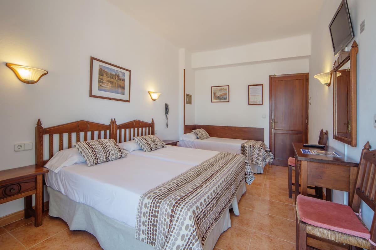 1 bedroom, minibar, desk, blackout curtains