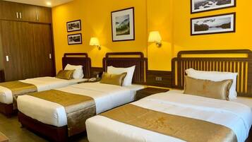 Chambre Triple Standard | Minibar, bureau, rideaux occultants, Wi-Fi gratuit