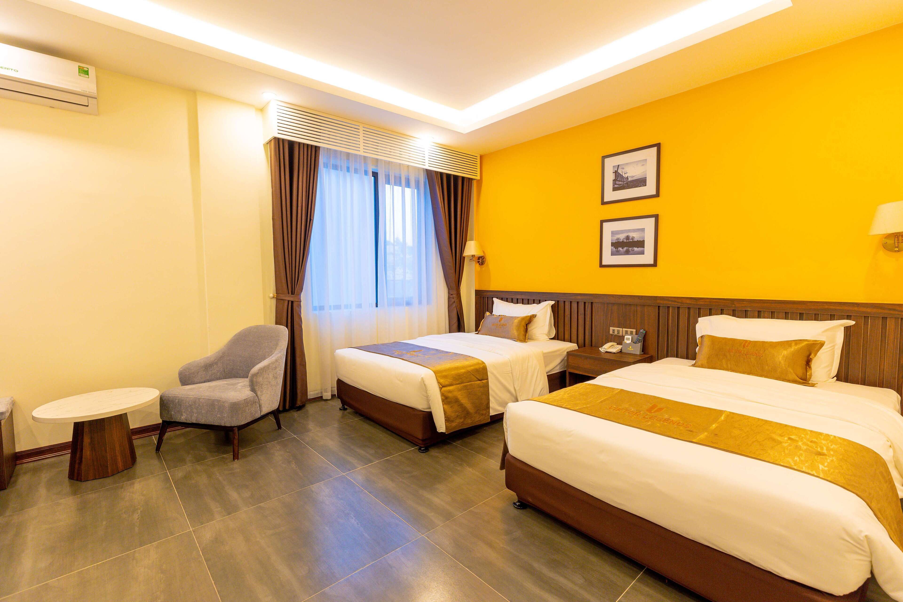 Basic tvåbäddsrum | Minibar, skrivbord, mörkläggningsgardiner och gratis wi-fi