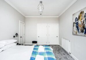 Apartemen | 2 kamar tidur, setrika/meja setrika, Wi-Fi gratis, dan seprai linen