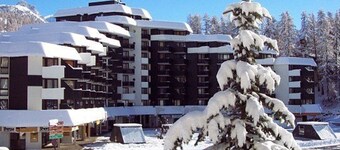 Cozy Studio with Balcony, Sleeps 6, Close to Ski Lifts and Shops, Vars Les Claux
