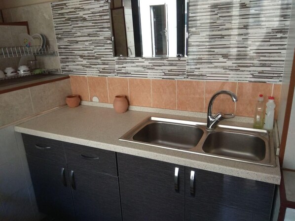 スタンダード トリプルルーム | 共用キッチン | コーヒー / ティーメーカー、電気ポット、トースター、ミキサー