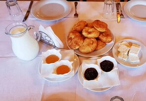 Bao gồm bữa sáng buffet hàng ngày 