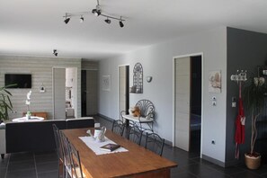 Dining - Gite South Two Sevres wifi jacuzzi pool (Marigny)