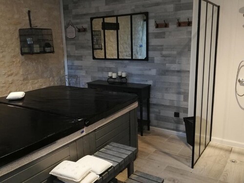 Gite South Two Sevres wifi jacuzzi pool