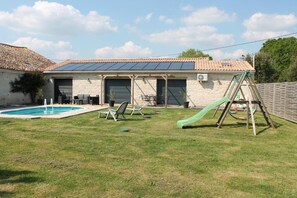 Outdoor pool - Gite South Two Sevres wifi jacuzzi pool (Marigny)