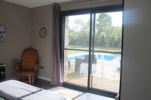 3 slaapkamers, een strijkplank/strijkijzer, gratis wifi, beddengoed