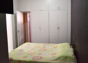 3 bedrooms, desk, iron/ironing board, bed sheets - Claudia Copa (Rio de Janeiro)