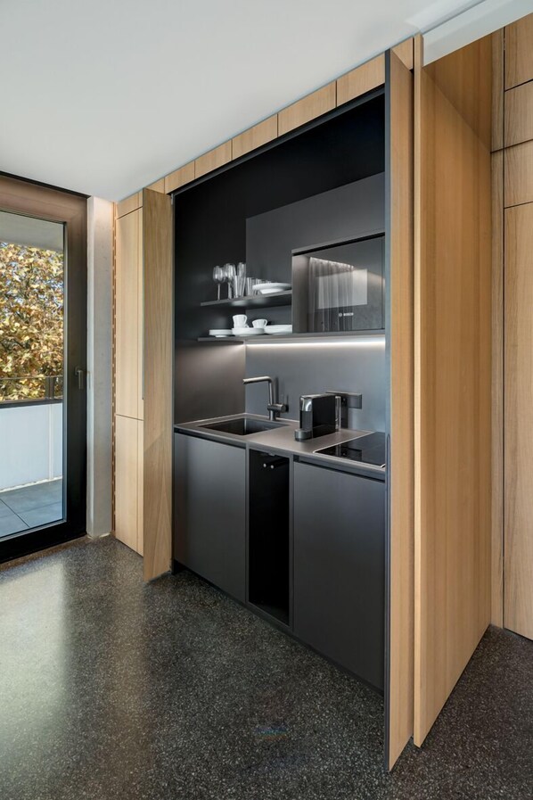 公寓 (2 Persons) | 私人廚房 | 大型雪櫃/冰箱、微波爐、爐具、電熱水壺