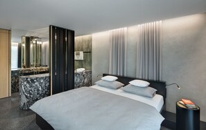Apartment (2 Persons) | Individually decorated, individually furnished, free WiFi, bed sheets - Appartement Hotel Royal (Bad Fuessing)