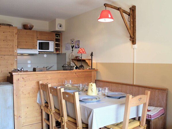 Dining - Duplex Ski Apartment, 6 People, Pool Access, Near Slopes in Vars (Vars)