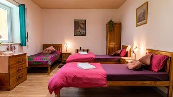 Triple Room | Individually decorated, individually furnished, soundproofing, free WiFi