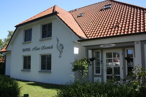 Front of property - Hotel Haus Kranich (Ostseebad Prerow)