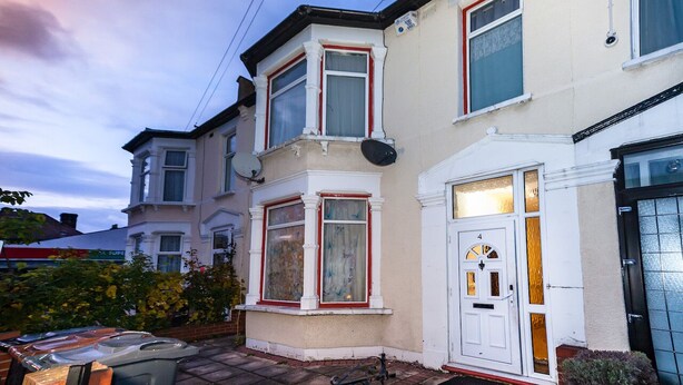 A two-story residential building with a bay window, a front door with a number plate, and a satellite dish. - 6 Bedrooms House NOT FAR from Central London, ECEL LONDON, CANARY WHARF O2 (Barking)