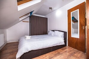 6 soverom, strykejern/-brett, wi-fi og sengetøy