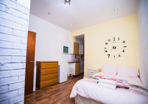 6 chambres, fer et planche à repasser, Wi-Fi, draps fournis