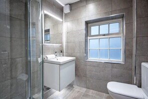 Deluxe Apartment | Bathroom | Towels - The Egerton at 52 Old Elvet (Durham)