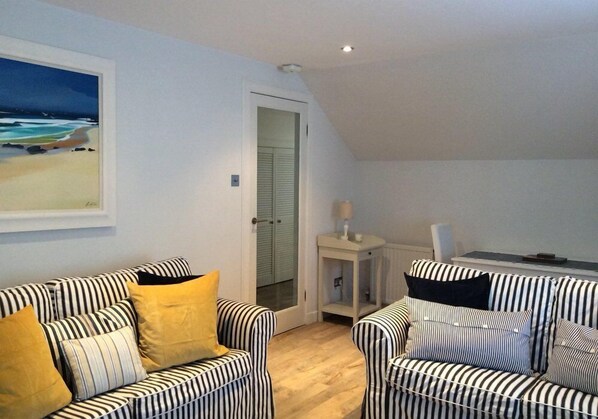 Apartment | Living room | Flat-screen TV - Hideaway (North Berwick)