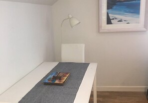 Apartment | In-room dining - Hideaway (North Berwick)