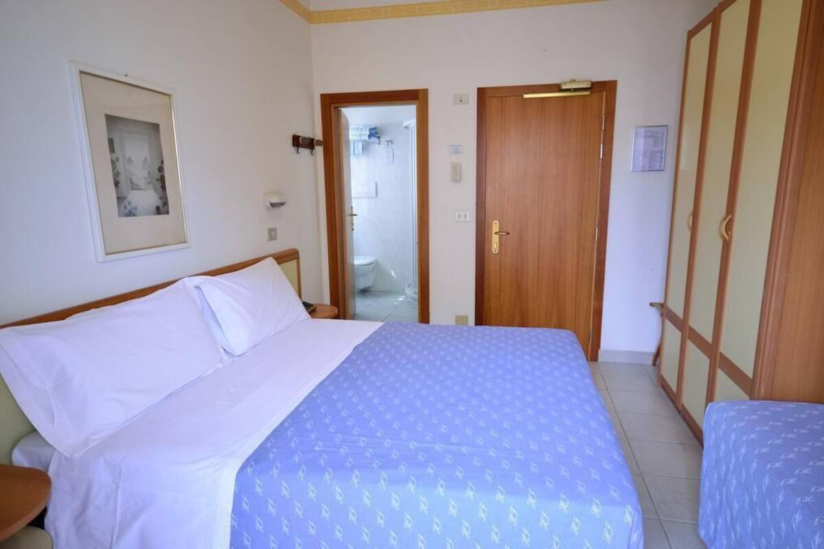 In-room safe, free WiFi, bed sheets