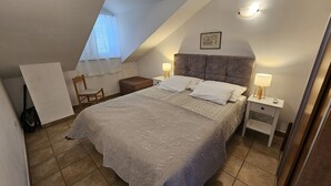 Classic-Apartment, Kochnische, Meerblick | 1 Schlafzimmer, laptopgeeigneter Arbeitsplatz, schallisolierte Zimmer