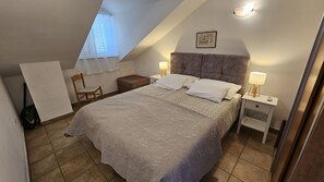 经典公寓, 简易厨房, 海洋景观 | 1 多间卧室、笔记本电脑工作区、隔音、熨斗/熨衣板