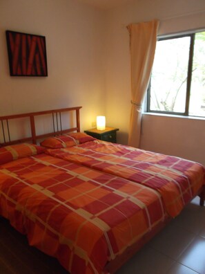 1 slaapkamer, een kluis op de kamer, wifi, beddengoed