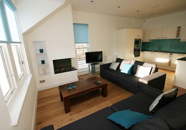 Apartment | Living area | Flat-screen TV