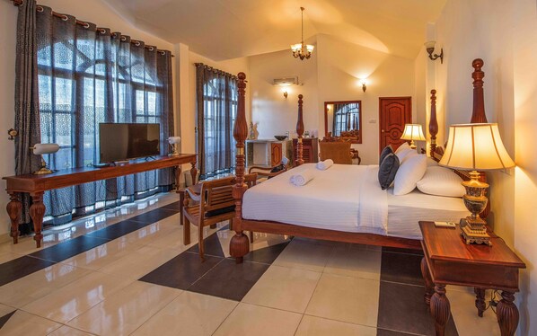 In-room safe, individually decorated, individually furnished, desk - Ceylon Breeze Kandy (Kandy)