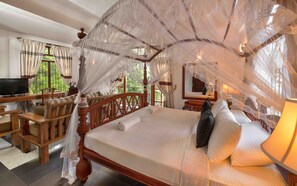 In-room safe, individually decorated, individually furnished, desk - Ceylon Breeze Kandy (Kandy)