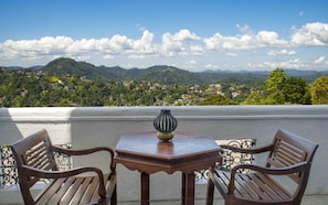 55-inch TV with premium channels, DVD player - Ceylon Breeze Kandy (Kandy)