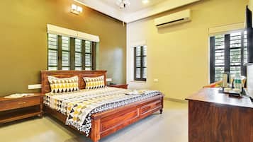Villa | 7 bedrooms, iron/ironing board