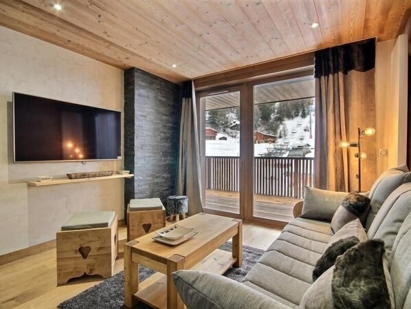 TV - New Apartment with Terrace and Parking (Plagne 1800)