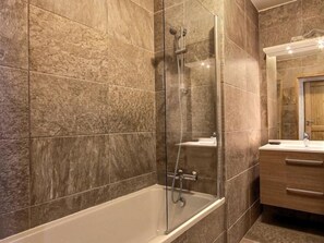 Bathroom - New Apartment with Terrace and Parking (Plagne 1800)