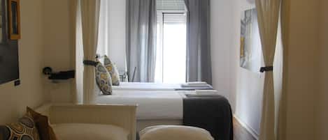 Quadruple Room | Desk, free WiFi, bed sheets