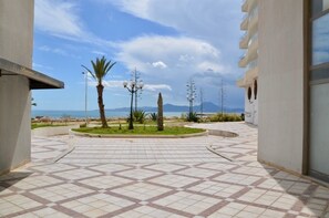 Property grounds - SPACIOUS APARTMENT WITH EXCEPTIONAL SEA VIEW (Tunis)