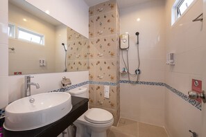 Deluxe Twin Room | Bathroom - May House Karon Beach (Karon)
