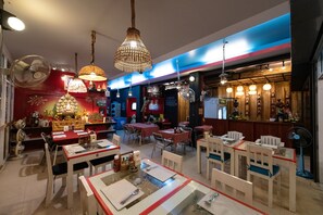 تقديم الإفطار والغداء، الأطباق العالمية