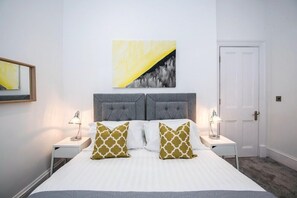 Leilighet – deluxe | 1 soverom, strykejern/-brett, wi-fi (inkludert) og sengetøy