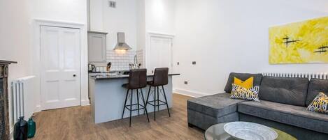 Apartemen Deluks | Area keluarga | TV layar datar