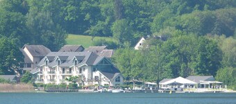 On the shore of Lake Annecy, Loft-style accommodation in a residence with private beach