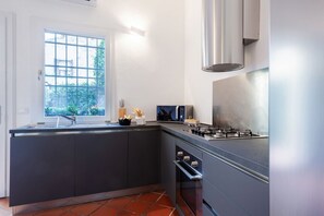 Micro-ondas, fogão, cooktop, lava-louças