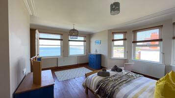 6 bedrooms, in-room safe, desk, iron/ironing board