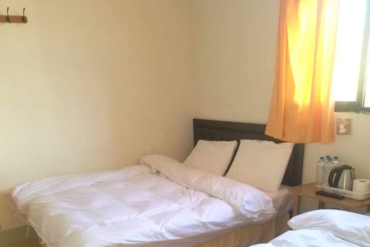 Family Triple Room | Blackout drapes, bed sheets
