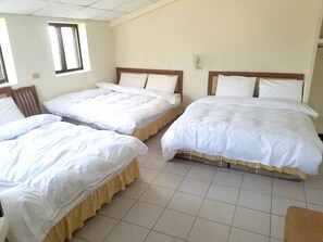 ファミリー スタジオスイート | 遮光カーテン、ベッドシーツ