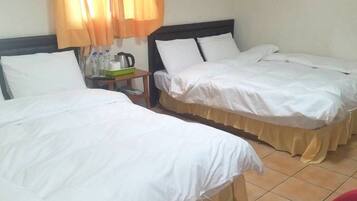 Family Quadruple Room | Blackout drapes, bed sheets