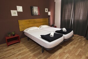 Habitación familiar | Sistema de insonorización, wifi gratis, ropa de cama